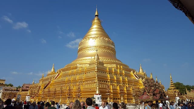 ミャンマー・パガンの旅行や観光地、シュエズィーゴォンパヤー