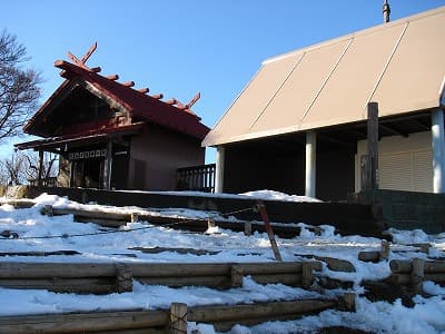 山頂の神社