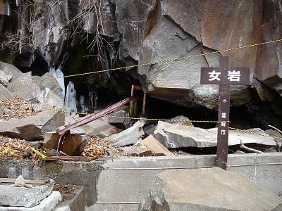 女岩の水場