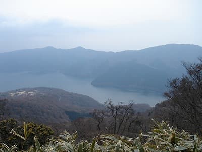 芦ノ湖を眼下に眺める
