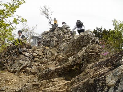 登山道の岩場