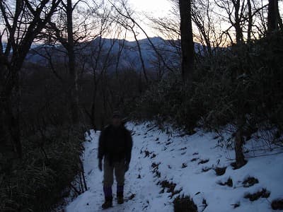 積雪のある登山道