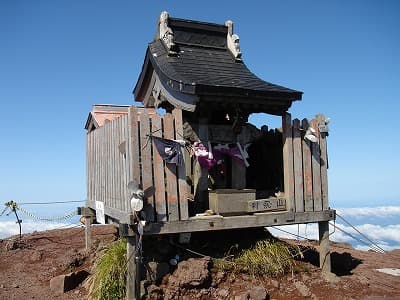 利尻岳の山頂の祠