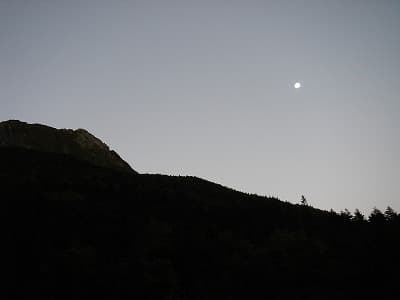月と阿弥陀岳