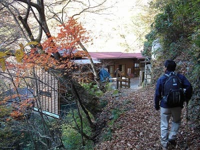 紅葉の三条の湯