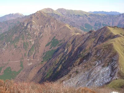 中国山地の山並み