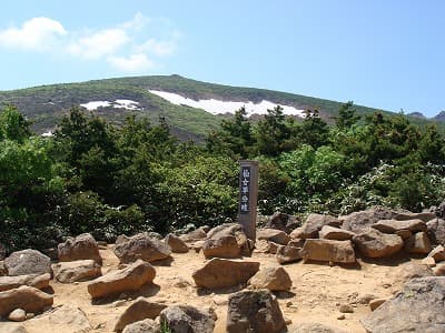 仙女平分岐から残雪が見える