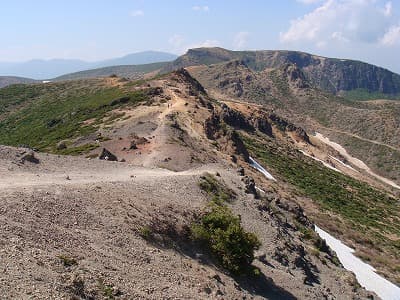 遥かなる山々