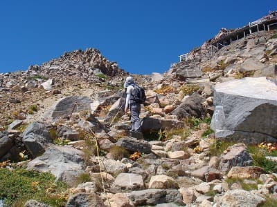 ガレた登山道