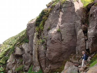 登山道にあった大きな岩