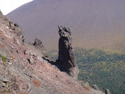 登山道から見えたローソク岩