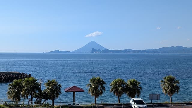 鹿児島県南大隅町から開聞岳