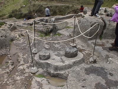 ペルー・クスコの旅行や観光地、ケンコー遺跡の日時計