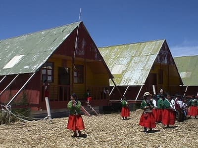 ペルー・プーノの旅行や観光地、チチカカ湖・ウロス島の学校