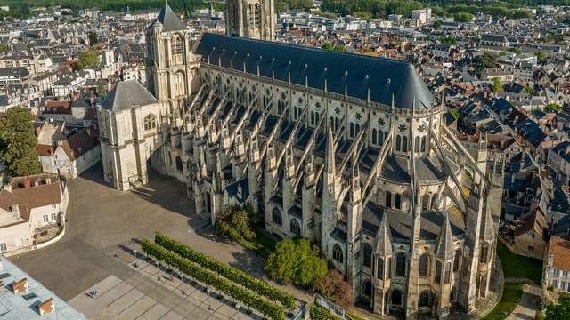 フランス・ブルージュの旅行や観光地、ブールジュ大聖堂