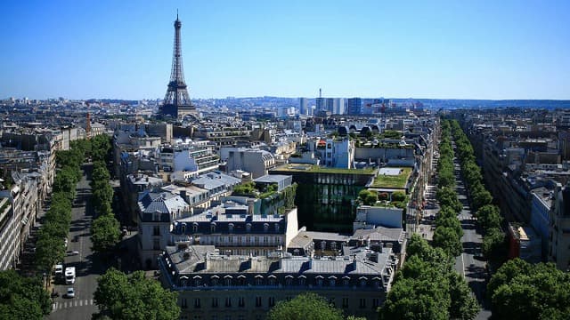 フランス・パリの旅行や観光地、エッフェル塔とセーヌ川