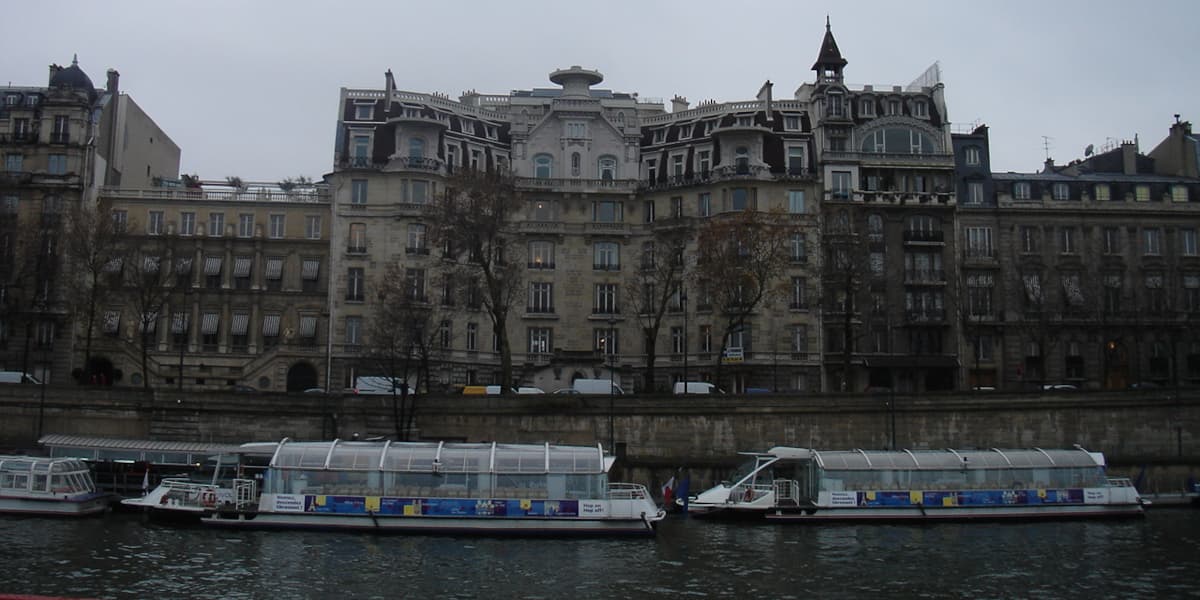 フランス・パリの旅行や観光で体験した、セーヌ川クルーズ