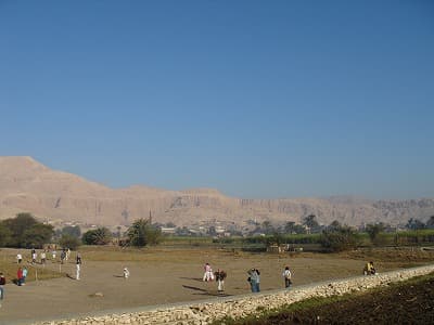 エジプト・ルクソールの旅行や観光地、メムノンの巨像