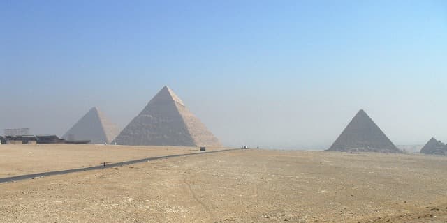 エジプト・ギーザの旅行や観光地、ギザの三大ピラミッド