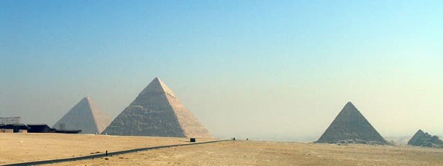 エジプトの旅行や観光地、クフ王のピラミッド