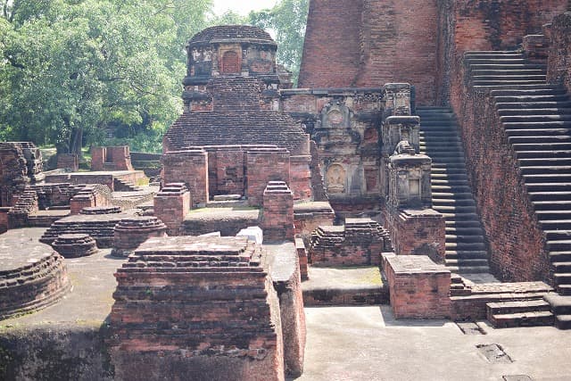 インド・ラージギルの旅行で訪れた観光名所、ナーランダ仏教大学跡＿舎利弗寺院