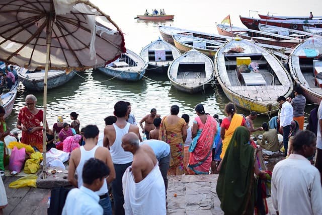 インド・ベナレスの旅行で訪れた観光名所、ガンジス川のガート