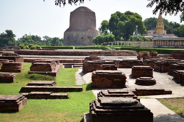 インド・ベナレスの旅行で訪れた観光名所、サールナート＿寺院跡