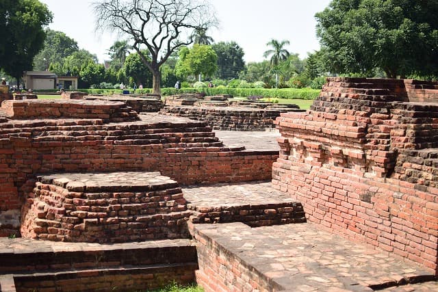 インド・ベナレスの旅行で訪れた観光名所、サールナート＿寺院跡