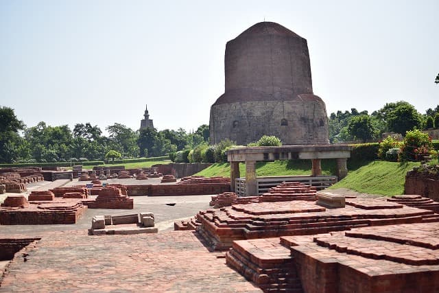 インド・ベナレスの旅行で訪れた観光名所、サールナート＿寺院跡