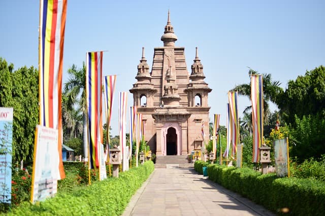 インド・ベナレスの旅行で訪れた観光名所、ムルガンダ・クティ寺院（初転法輪寺）