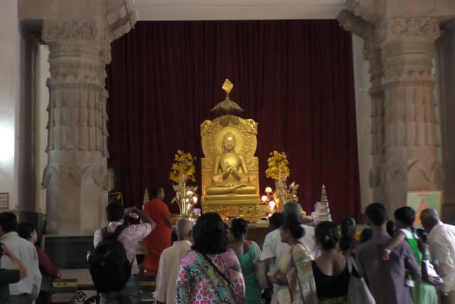 インド・ベナレスの旅行で訪れた観光名所、ムルガンダ・クティ寺院（初転法輪寺）