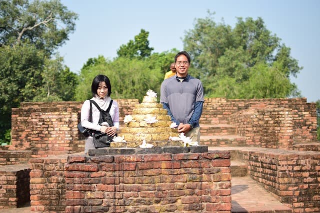 インド・シュラバスティの旅行で訪れた観光名所、祇園精舎の祭壇