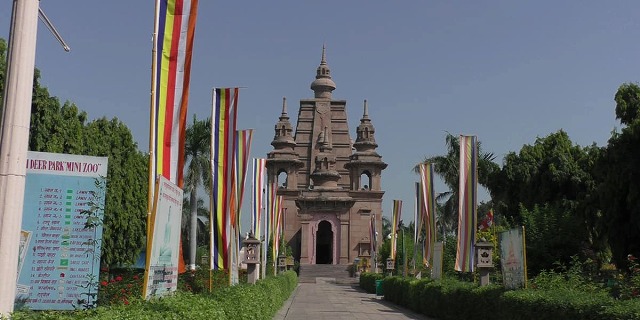 インド・ベナレスの旅行や観光地、ムルガンダ・クティ寺院