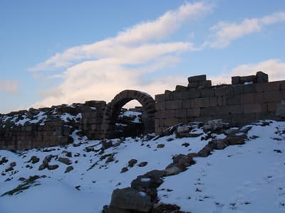 トルコ・イズミルの旅行や観光地、ベルガマ遺跡＿入口