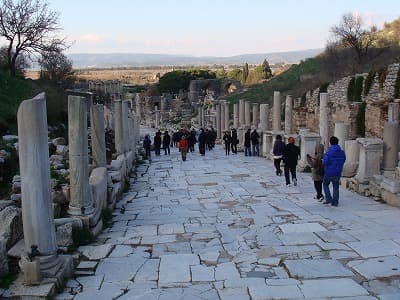 トルコ・イズミルの旅行や観光地、エフェソス遺跡＿王の道