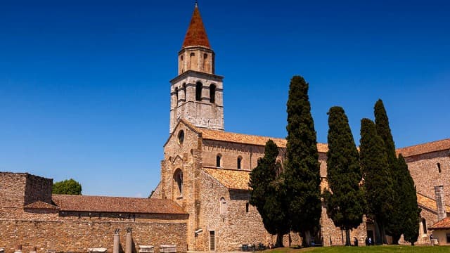 イタリア・アクイレイアの旅行や観光地、サンタ・マリア・アッスンタ聖堂