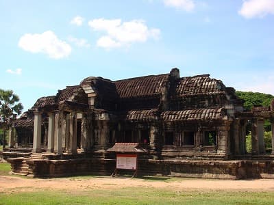 カンボジア・シェムリアップの旅行や観光地、アンコール・ワット南図書館