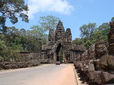 カンボジア・シェムリアップの旅行や観光地、アンコール・トム南門