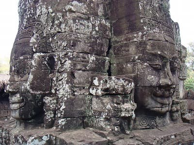 カンボジア・シェムリアップの旅行や観光地、バイヨン