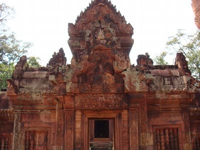 カンボジア・シェムリアップの旅行や観光地、バンテアイ・スレイ