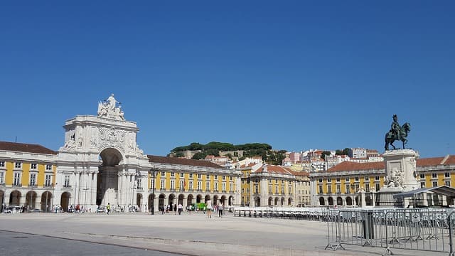 ポルトガル・リスボンの旅行や観光地、コメルシオ広場