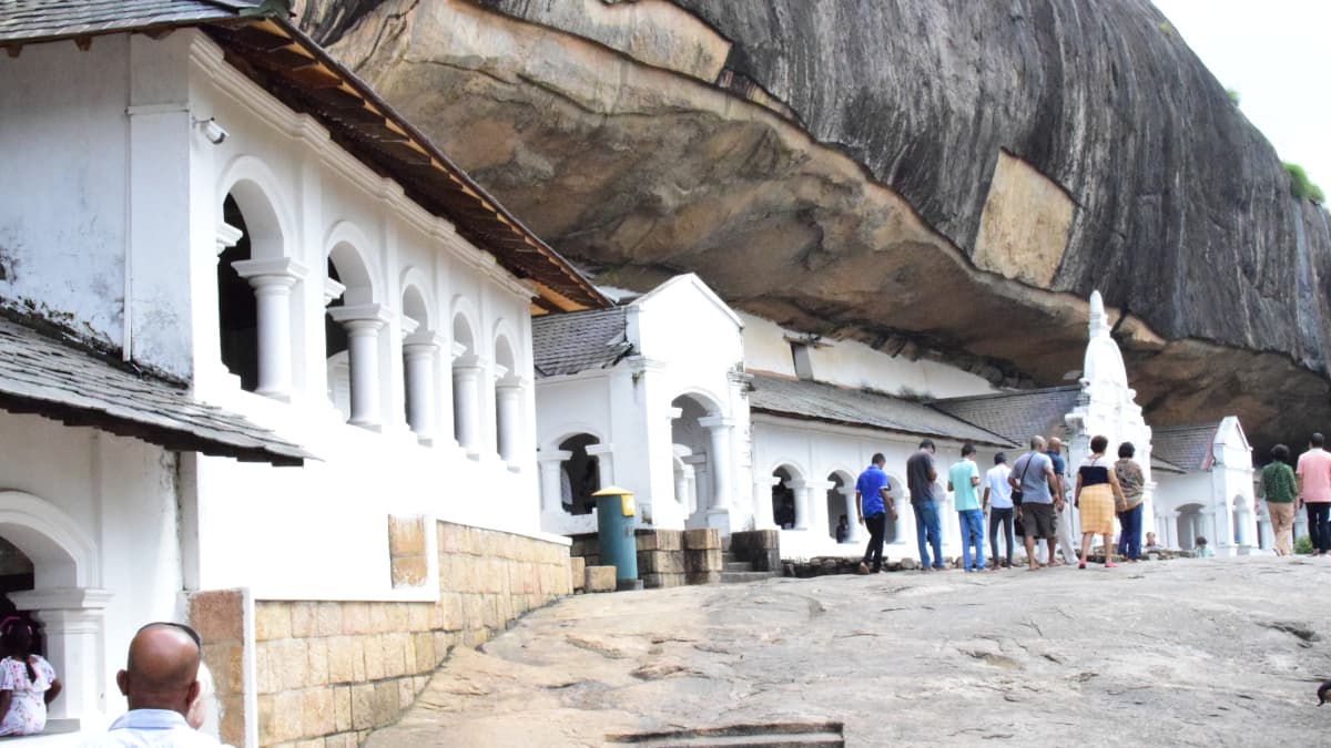 スリランカ、タンブッラの旅行や観光地、タンブラ石窟寺院