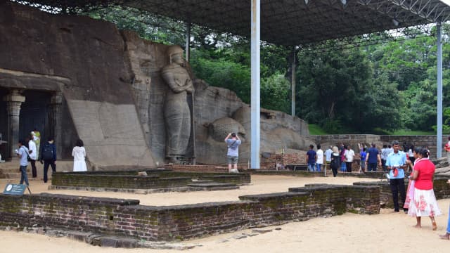 スリランカ・ポロンナルワの旅行や観光地、ガル・ヴィハーラ