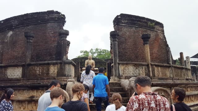 スリランカ・キャンディの旅行や観光地、ダラダー・マーリガーワ寺院（仏歯寺）