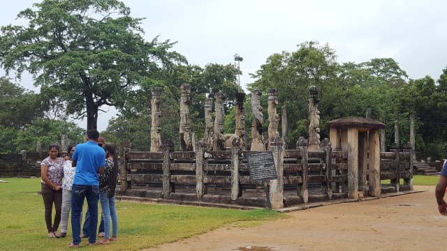 スリランカ・ポロンナルワの旅行や観光地、クワドラングル＿ラター・マンダパヤ