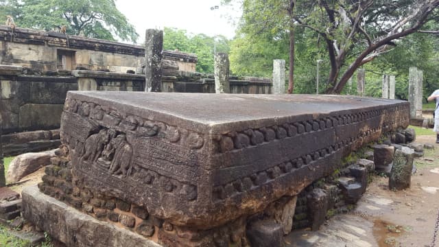 スリランカ・ポロンナルワの旅行や観光地、クワドラングル＿ラター・マンダパヤ