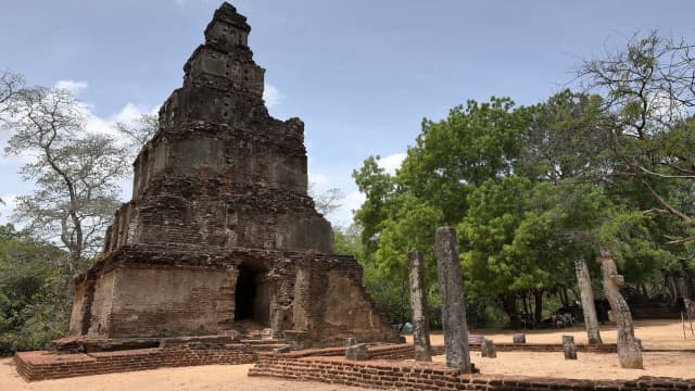 スリランカ・ポロンナルワの旅行や観光地、クワドラングル＿サトゥマハル・プラサーダ