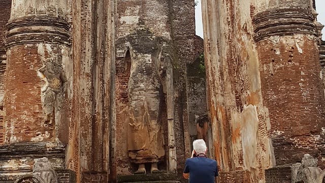 スリランカ・ポロンナルワの旅行や観光地、ランカティラカ寺院