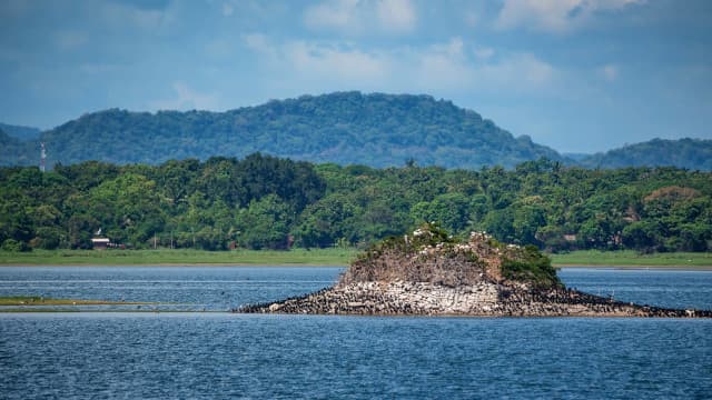 スリランカ・ポロンナルワの旅行や観光地、パラークラマ・サムドゥラ