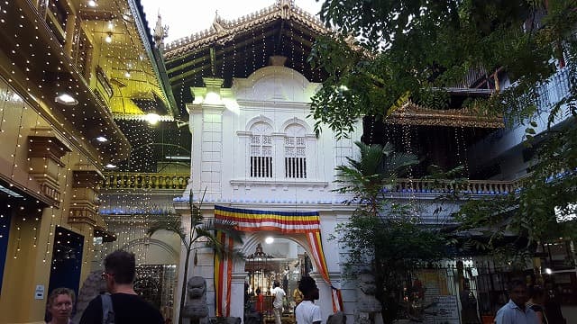 スリランカ・コロンボの旅行や観光地、ガンガラーマ寺院